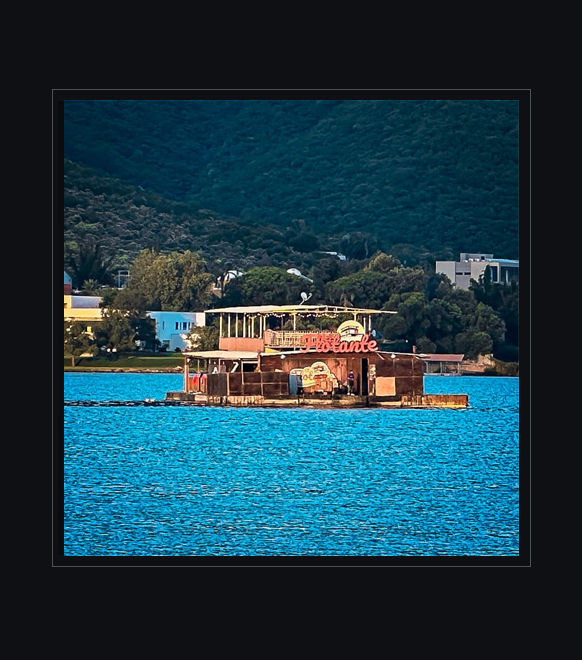 El Flotante Restaurante presa de la boca